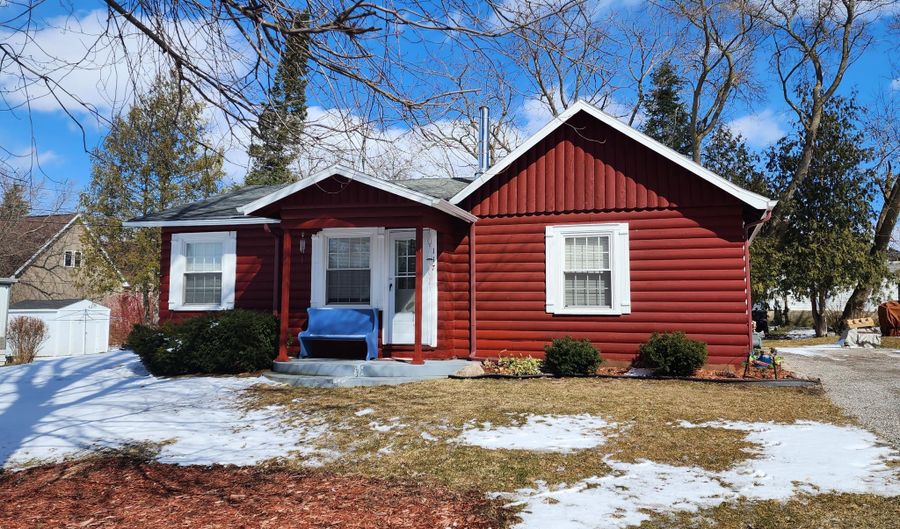 117 Flora Ave, Houghton Lake, MI 48629 - 3 Beds, 1 Bath