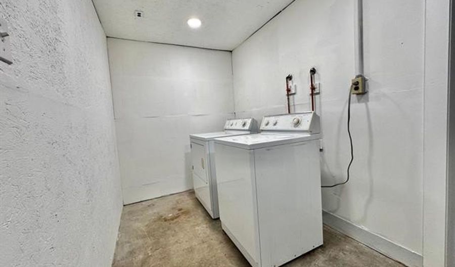 432 Edgewater Dr, Algonac, MI 48001 - 3 Beds, 2 Bath