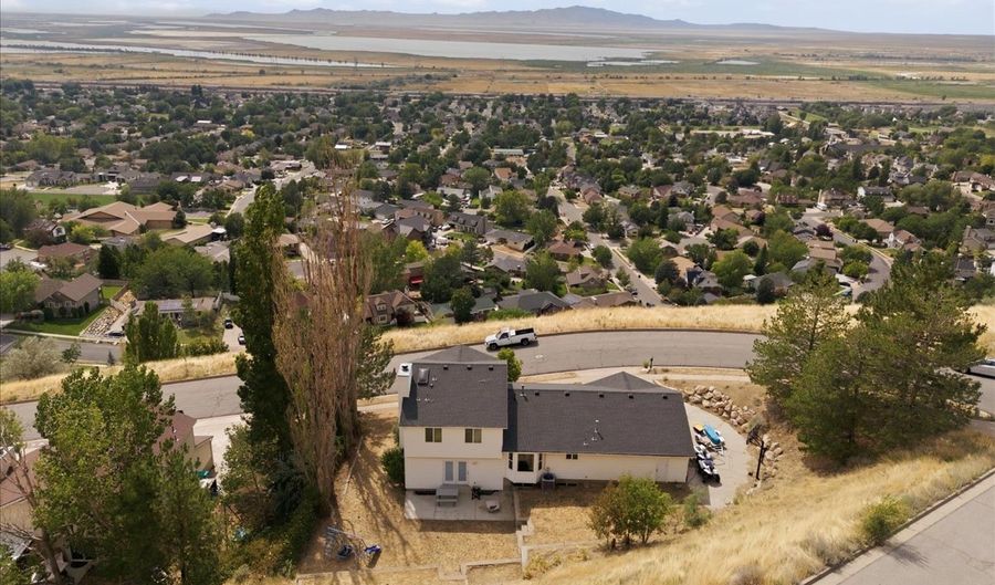 1896 N 350 E, Centerville, UT 84014 - 6 Beds, 4 Bath