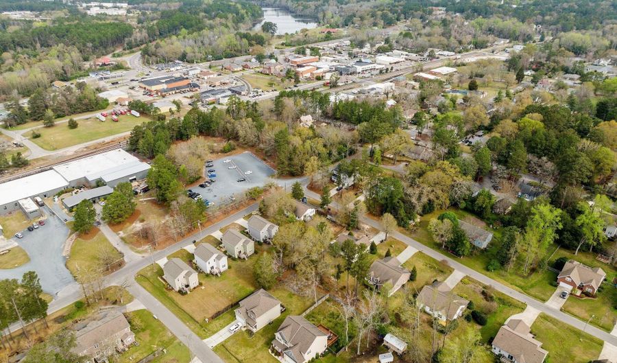 160 Argyll Ave, Aberdeen, NC 28315 - 4 Beds, 3 Bath