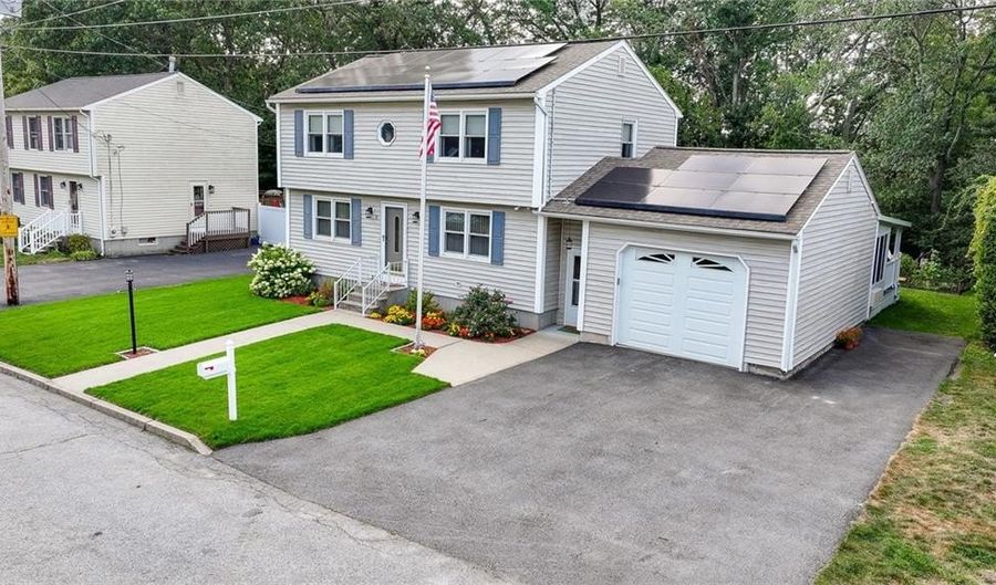 9 Patricia Dr, North Providence, RI 02904 - 3 Beds, 2 Bath