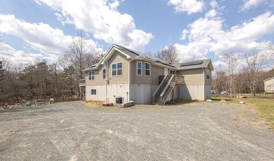 168 LAUREL Ln, Blakeslee, PA 18610 - 7 Beds, 3 Bath