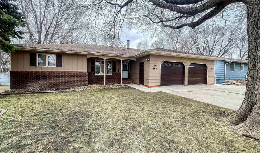 467 Rohr St, Arnolds Park, IA 51331 - 6 Beds, 1 Bath