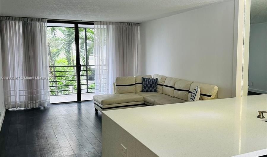 20400 W Country Club Dr 414, Aventura, FL 33180 - 1 Beds, 1 Bath