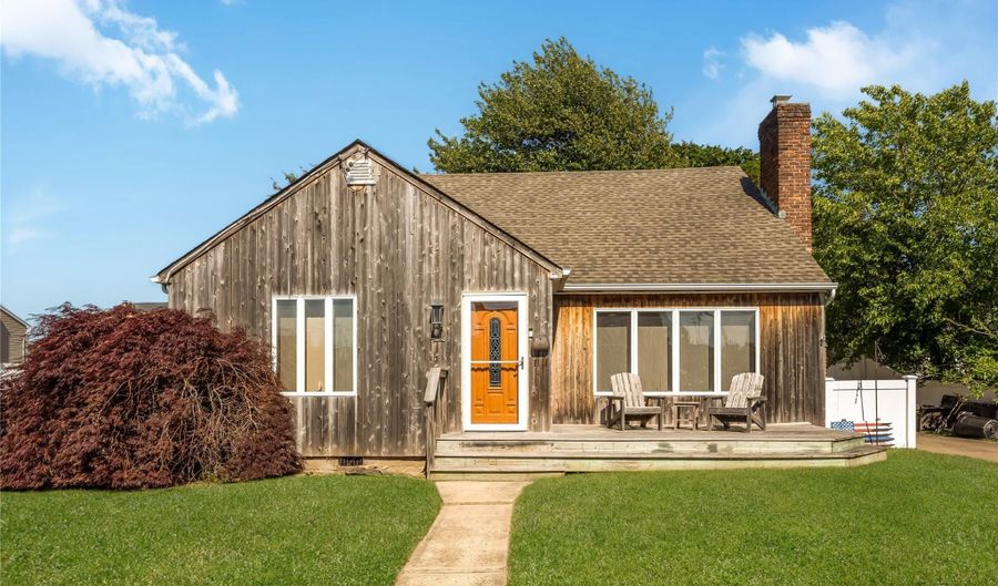 42 Buchanan Ave, Amity Harbor, NY 11701 - 3 Beds, 2 Bath
