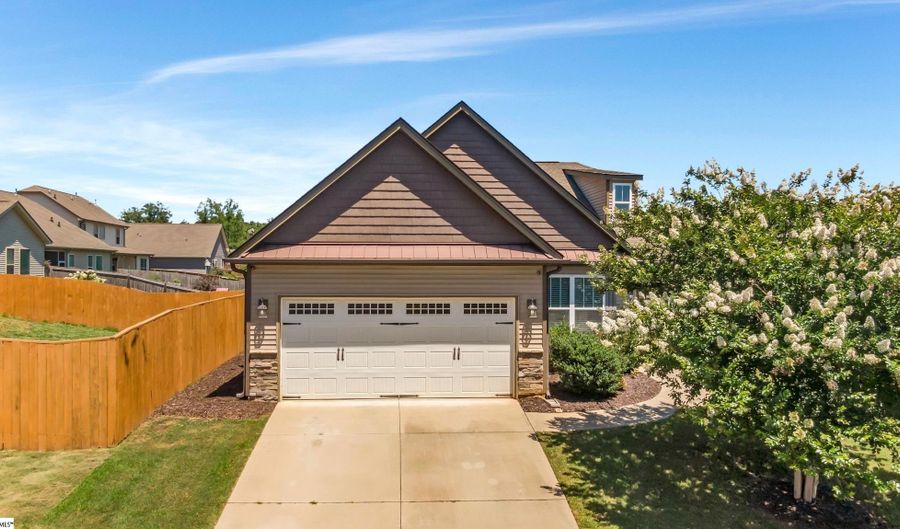 413 Kensrowe Dr, Boiling Springs, SC 29316 - 4 Beds, 3 Bath