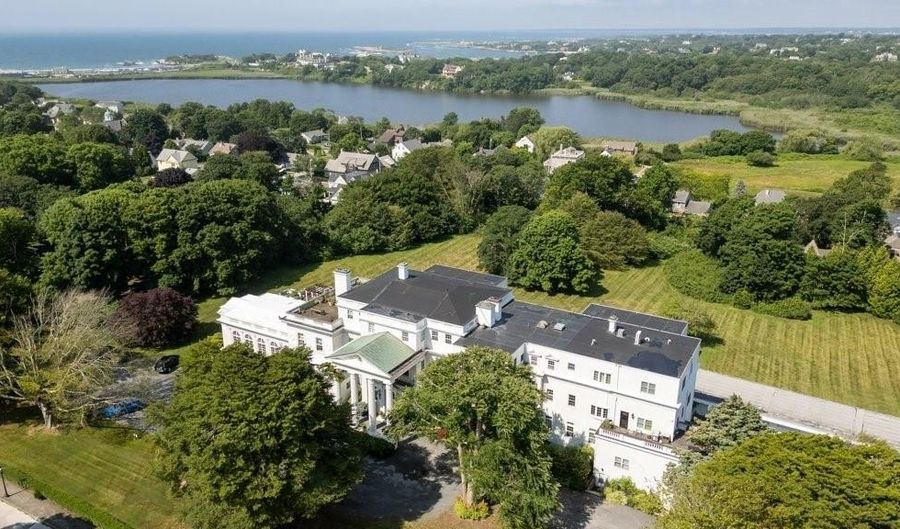 553 Bellevue Ave 14, Newport, RI 02840 - 1 Beds, 1 Bath