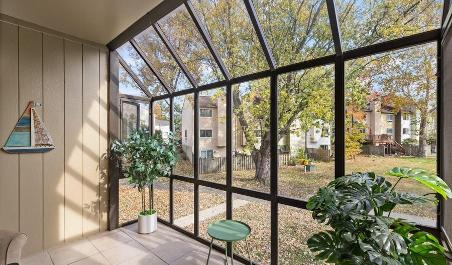 304- G HILLTOP Ln, Annapolis, MD 21403 - 2 Beds, 2 Bath