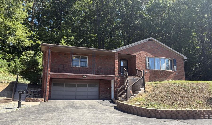 4411 4th Ave, Altoona, PA 16602 - 3 Beds, 3 Bath