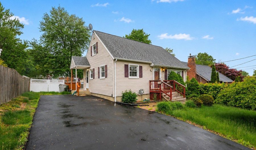 54 Pleasant View Ave, Bristol, CT 06010 - 3 Beds, 1 Bath