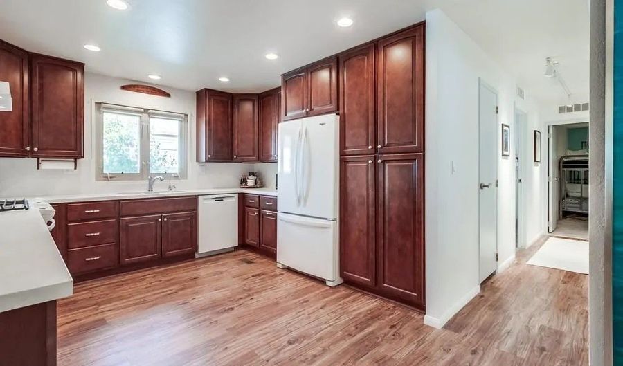 1810 Lynx Gln, Escondido, CA 92026 - 2 Beds, 2 Bath