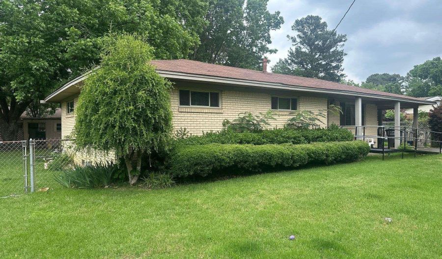 1104 W Center St, Beebe, AR 72012 - 4 Beds, 2 Bath