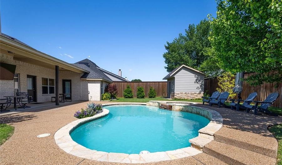 213 Wayne Dr, Aledo, TX 76008 - 3 Beds, 2 Bath