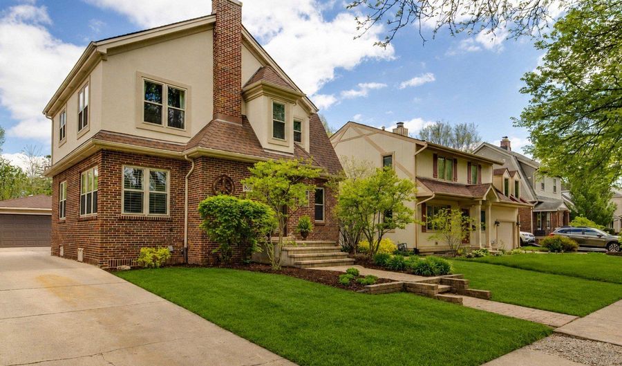 805 S Mitchell Ave, Arlington Heights, IL 60005 - 3 Beds, 2 Bath