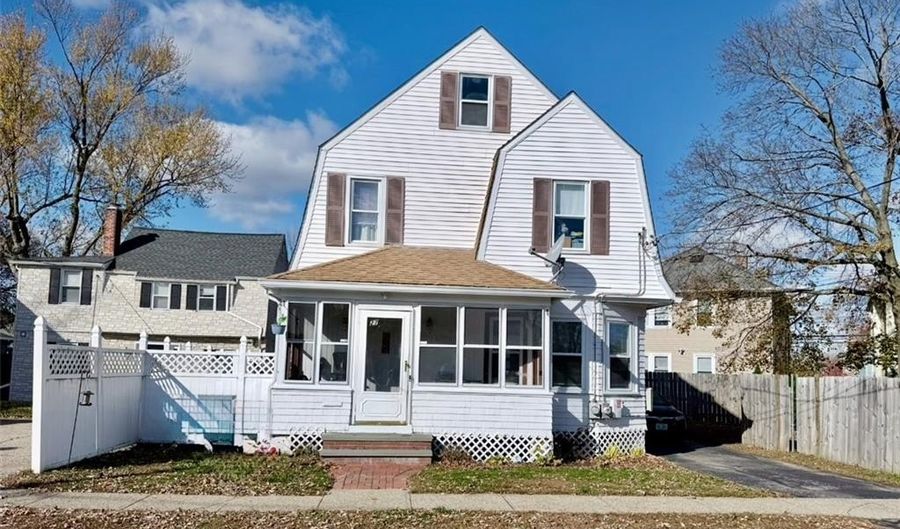 27 Cliffdale Ave, Cranston, RI 02905 - 3 Beds, 2 Bath