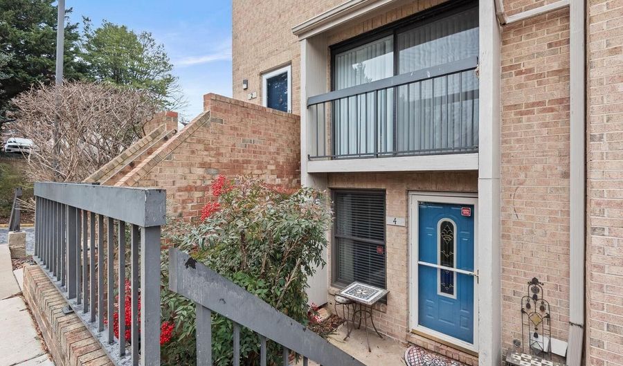 4 DUDLEY Ct, Bethesda, MD 20814 - 3 Beds, 3 Bath