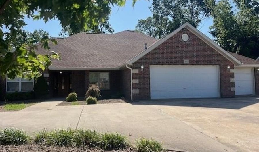 503 SW Tunbridge Dr, Bentonville, AR 72712 - 4 Beds, 3 Bath