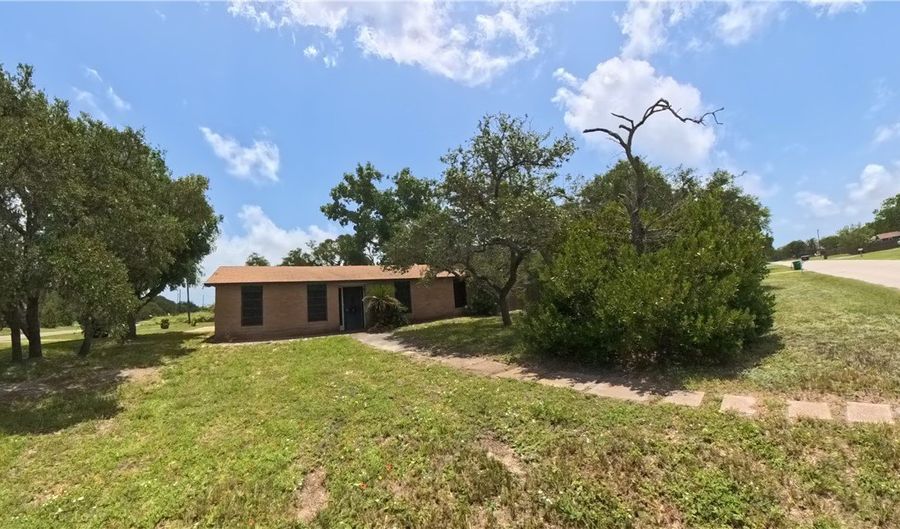 257 N 9th St, Aransas Pass, TX 78336 - 3 Beds, 2 Bath