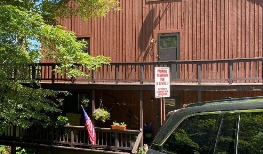 6 Davos Dr 8, Alloway, NJ 07462 - 2 Beds, 1 Bath