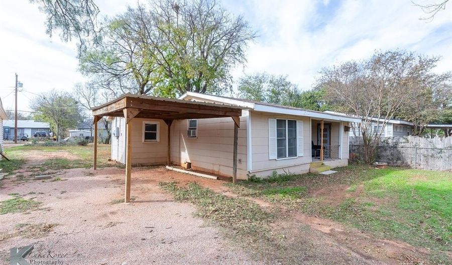 818 Ballinger St, Abilene, TX 79605 - 2 Beds, 1 Bath