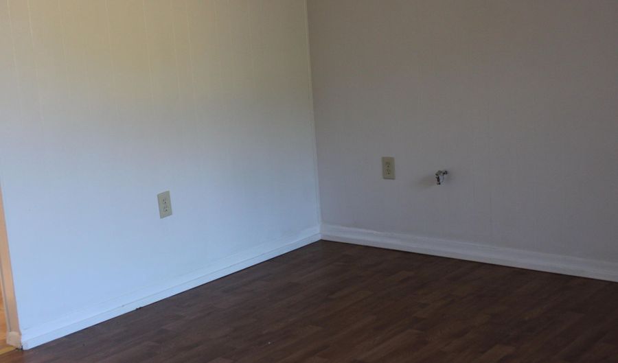 225 Baggett St, Brunson, SC 29911 - 3 Beds, 1 Bath