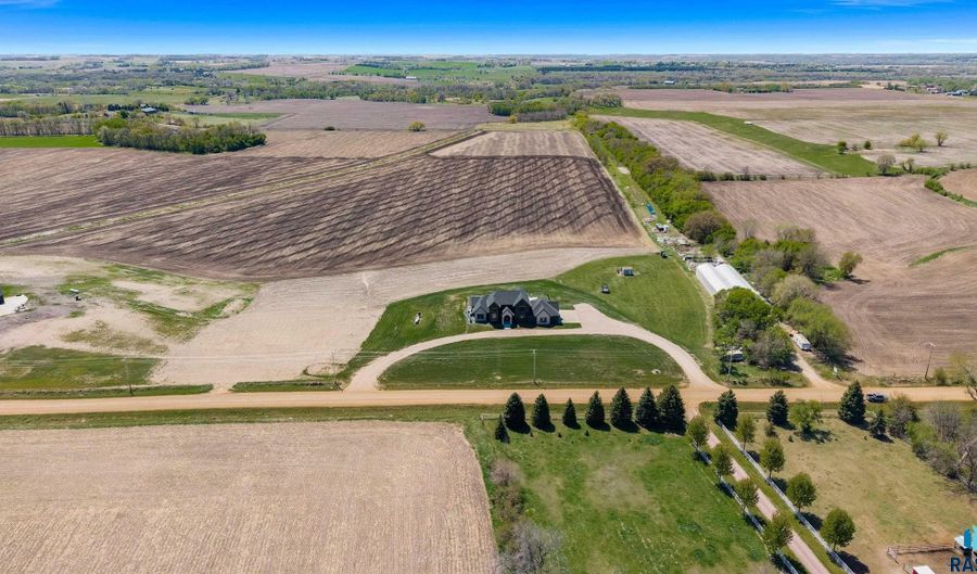 48259 263rd St, Brandon, SD 57005 - 6 Beds, 6 Bath