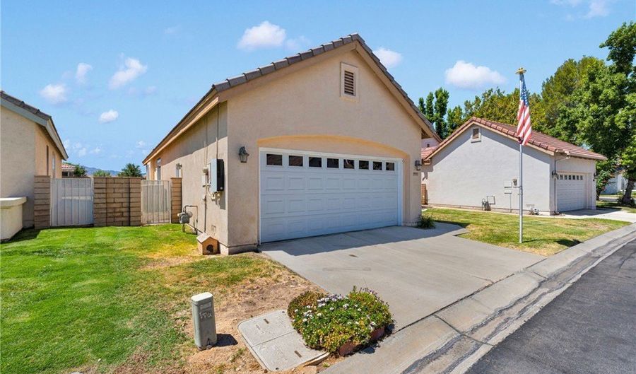19591 Rolling Grn, Apple Valley, CA 92308 - 2 Beds, 2 Bath
