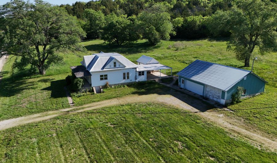 762 E 1100 Rd, Baldwin City, KS 66006 - 3 Beds, 1 Bath