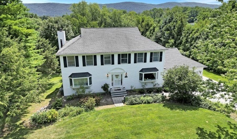 12 E Gate Dr, Alloway, NJ 07418 - 4 Beds, 4 Bath