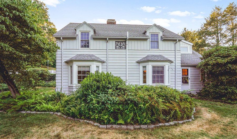 35 Lakewood Cir N, Manchester, CT 06040 - 3 Beds, 2 Bath