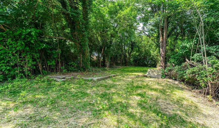 16 PAROLE St, Annapolis, MD 21401 - 2 Beds, 2 Bath