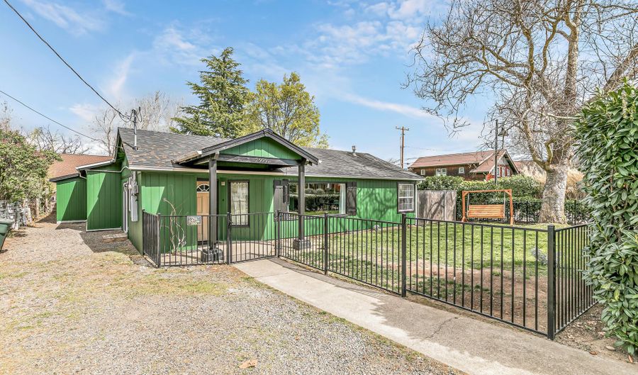 2999 Diane St, Ashland, OR 97520 - 3 Beds, 2 Bath