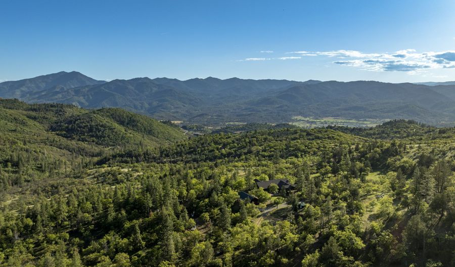 22494 Jefferson Rd, Ashland, OR 97520 - 5 Beds, 5 Bath