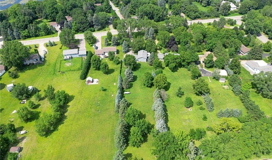 565 Lake Dr W, Annandale, MN 55302 - 4 Beds, 2 Bath