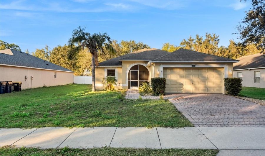 816 BARRISTER Dr, Auburndale, FL 33823 - 3 Beds, 2 Bath