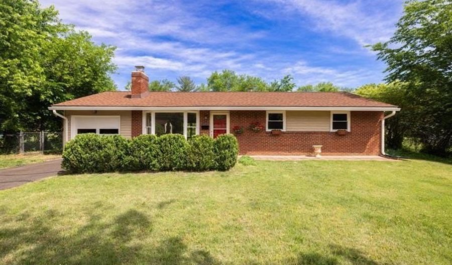 5004 EASTCHESTER Cir, Alexandria, VA 22310 - 3 Beds, 2 Bath