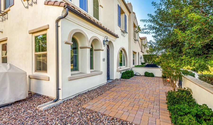 2477 W MARKET Pl 69, Chandler, AZ 85248 - 4 Beds, 3 Bath