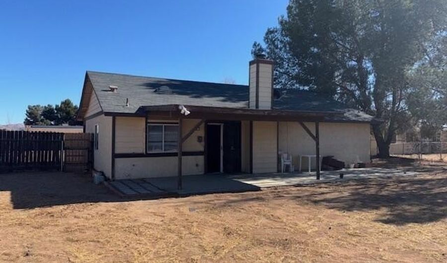15576 Washoan Rd, Apple Valley, CA 92307 - 3 Beds, 2 Bath