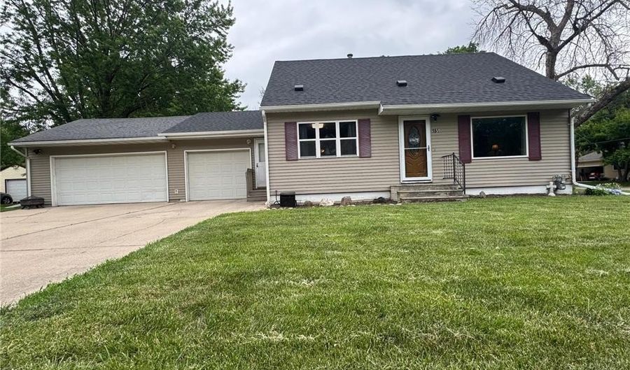 955 S 3rd Ave, Albert Lea, MN 56007 - 4 Beds, 2 Bath