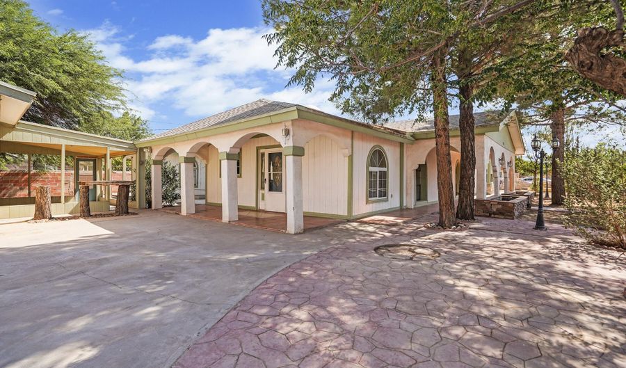 11533 La Poblana Dr, Socorro, TX 79927 - 5 Beds, 3 Bath