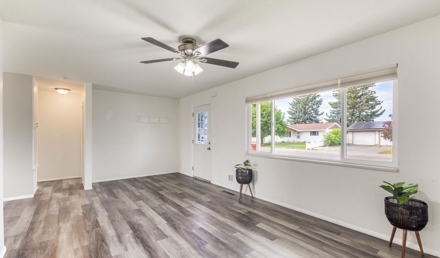 550 Collins St, Blackfoot, ID 83221 - 4 Beds, 2 Bath