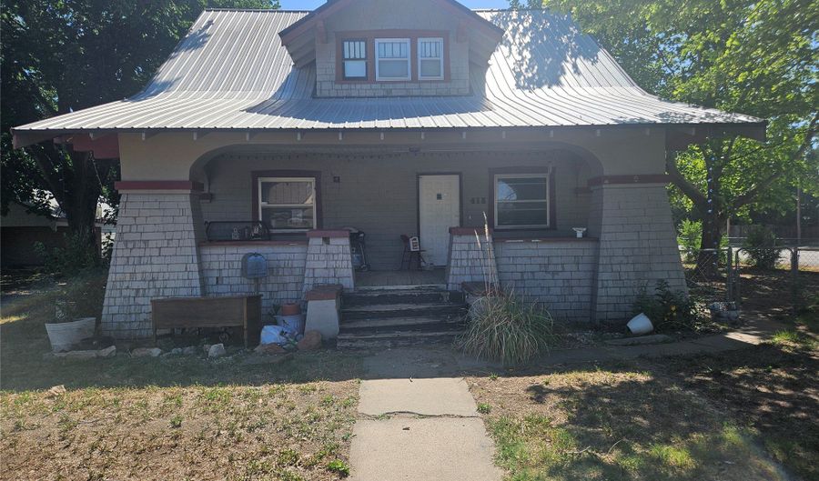 418 Highland St, Ashland, KS 67831 - 5 Beds, 2 Bath