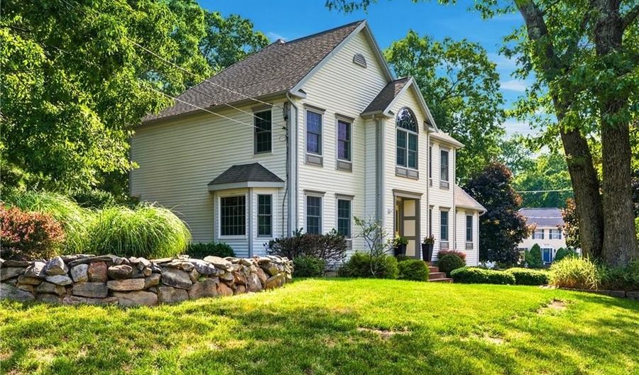 6 Cathedral Ct, Cumberland, RI 02864 - 4 Beds, 3 Bath