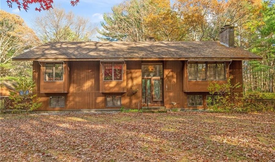 972 Reynolds Rd, Glocester, RI 02814 - 3 Beds, 2 Bath