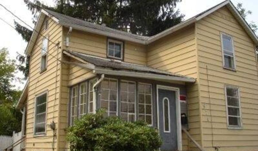 974 Madison Ave, Alliance, OH 44601 - 3 Beds, 1 Bath