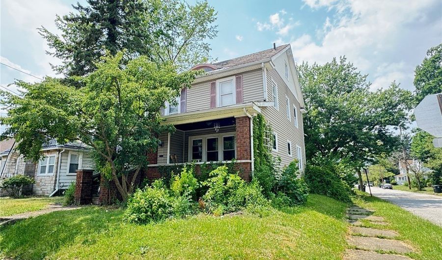 2016 13th St SW, Akron, OH 44314 - 3 Beds, 1 Bath