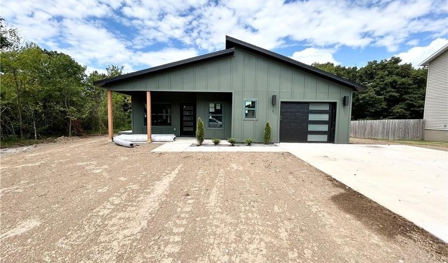 1 Taransay Cir, Bella Vista, AR 72715 - 2 Beds, 2 Bath