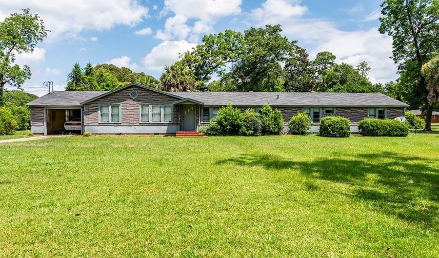 703 A & B Adderton St, Americus, GA 31719 - 4 Beds, 2 Bath