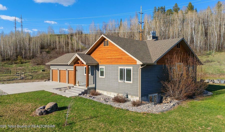 660 BUFFALO Dr, Alpine, WY 83128 - 4 Beds, 3 Bath