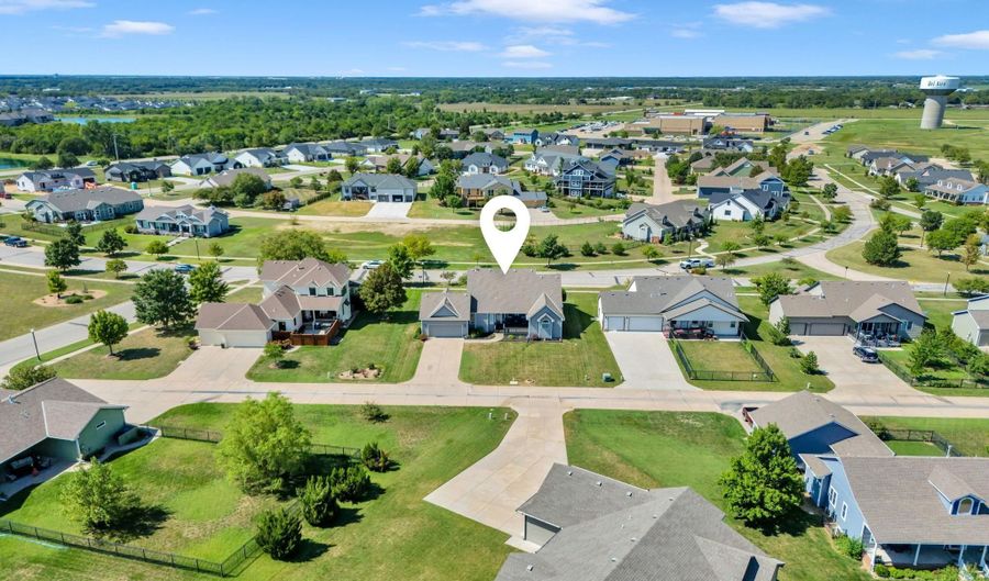 6611 E Central Park Ave, Bel Aire, KS 67226 - 5 Beds, 3 Bath